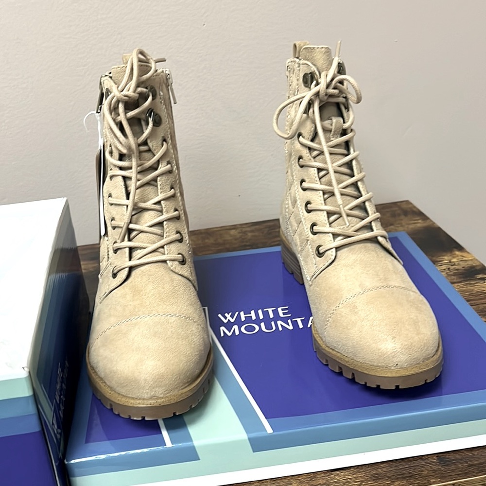 Whites mountain boots beige 7.5